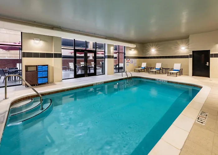 Courtyard Downtown 3*