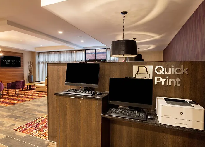 Courtyard Downtown Hotel 3*