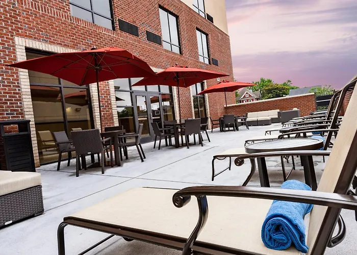 Courtyard Downtown Hotel