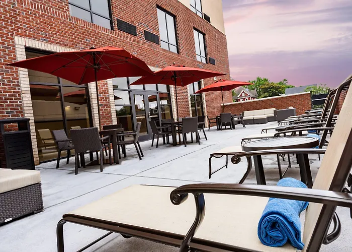 Courtyard Downtown Hotel