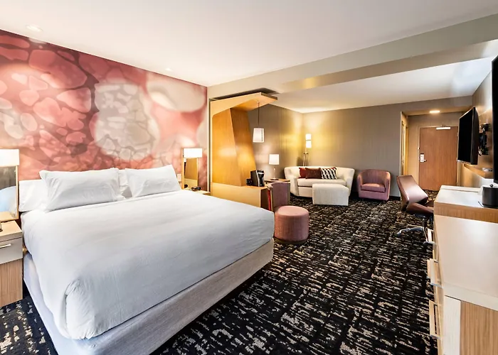 Courtyard Downtown Hotel